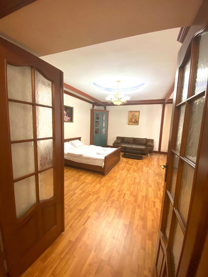 Квартира Подобово В Центрі На Вулиці Проспект Свободи 7 Lviv Extérieur photo