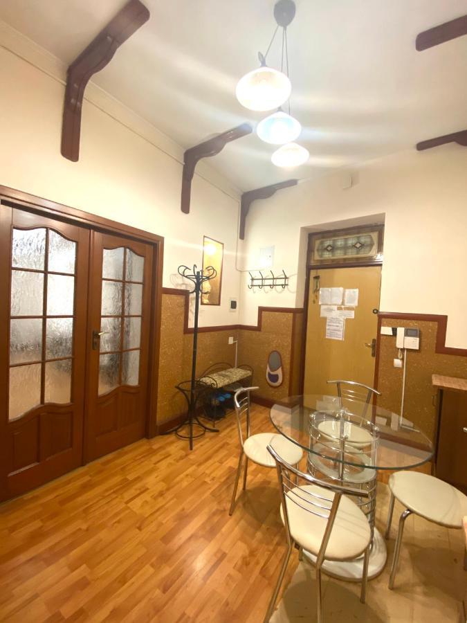 Квартира Подобово В Центрі На Вулиці Проспект Свободи 7 Lviv Extérieur photo