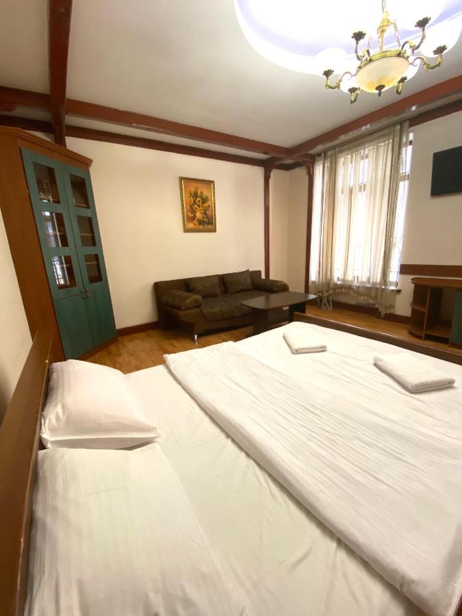 Квартира Подобово В Центрі На Вулиці Проспект Свободи 7 Lviv Extérieur photo