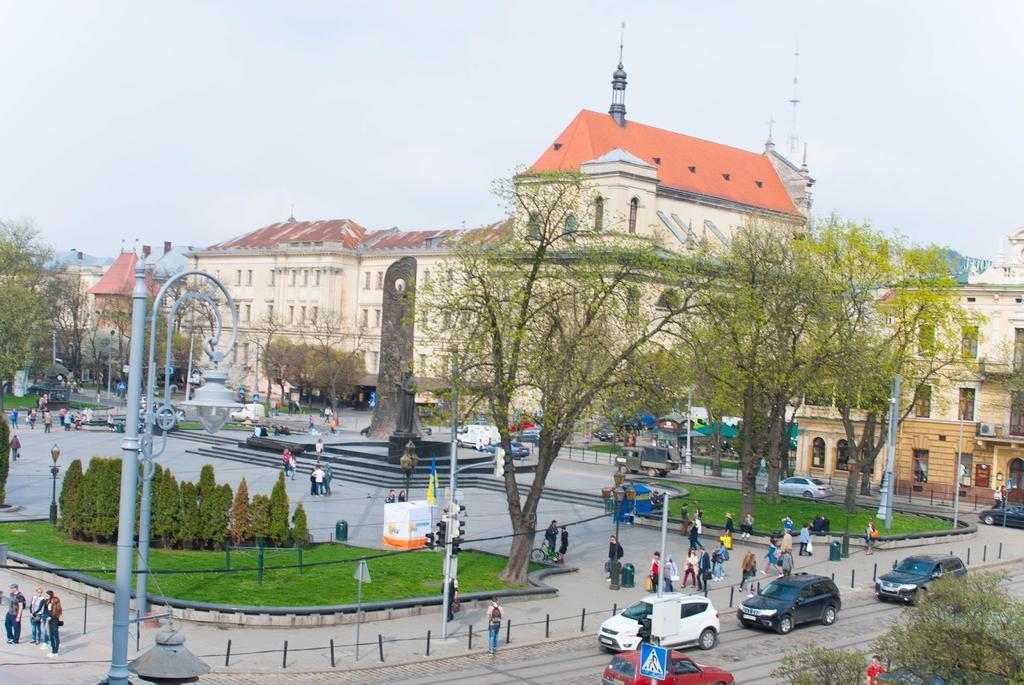Квартира Подобово В Центрі На Вулиці Проспект Свободи 7 Lviv Extérieur photo